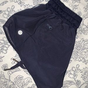 LULULEMON Hotty Hot short 2.5